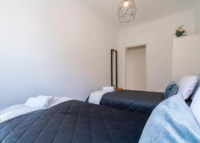 Host Wise - Comfy Minimalist Flat