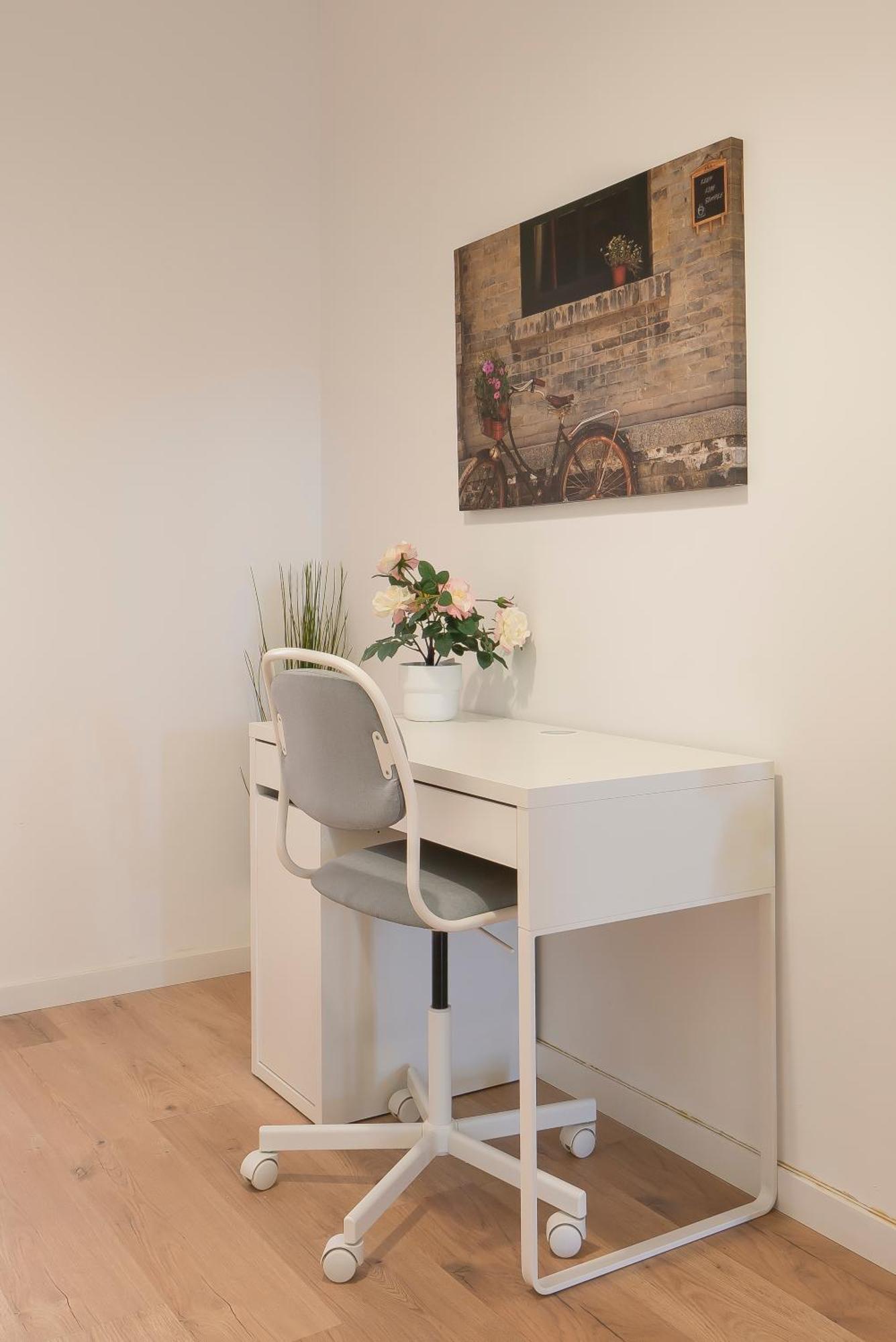 Host Wise - Comfy Minimalist Flat Apartment *